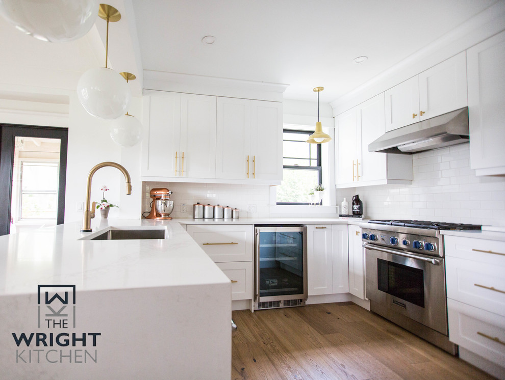 Transitional kitchen photo in Toronto