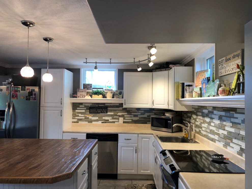 Kitchen - transitional kitchen idea in Cincinnati