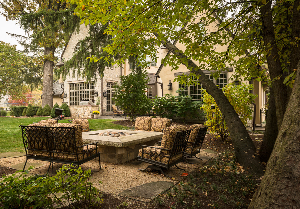 Example of a mid-sized mountain style home design design in Chicago