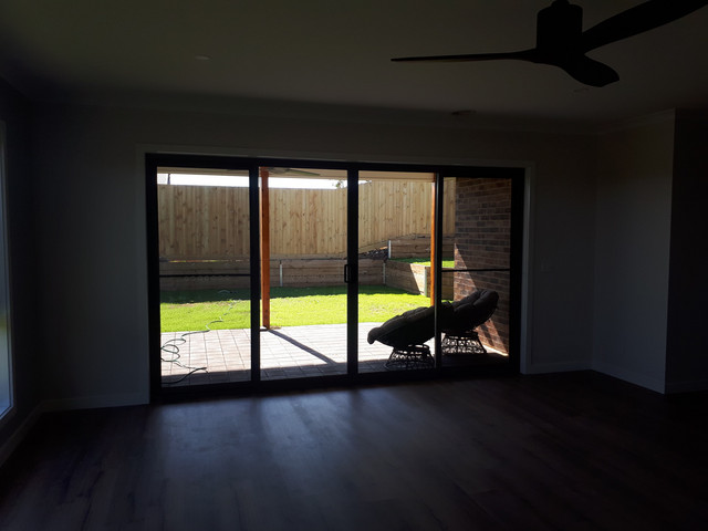 Dennington New Construction modern-vardagsrum