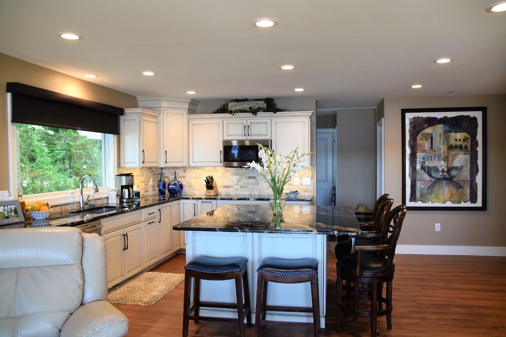 Home design - transitional home design idea