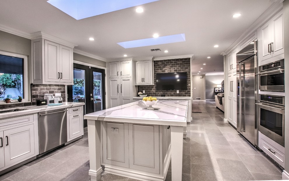 Transitional kitchen photo in Phoenix