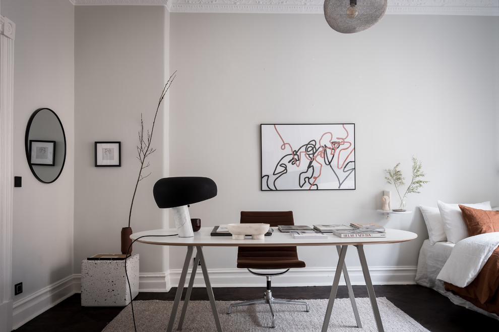 Design ideas for a scandinavian home office in Gothenburg.