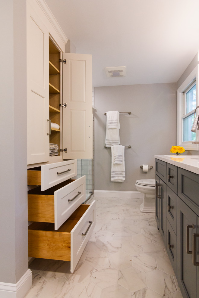 Example of a mid-sized transitional master green tile and ceramic tile porcelain tile, white floor and double-sink sliding shower door design with shaker cabinets, gray cabinets, a two-piece toilet, an undermount sink, quartz countertops, white countertops, a niche and a built-in vanity