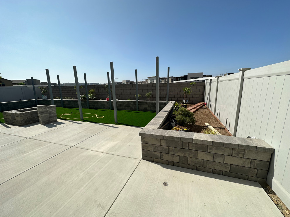 Turf, planter walls, and concrete