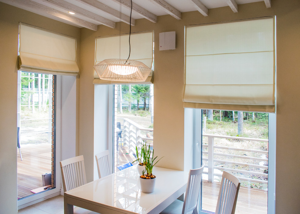 Римские шторы в интерьере кухни.