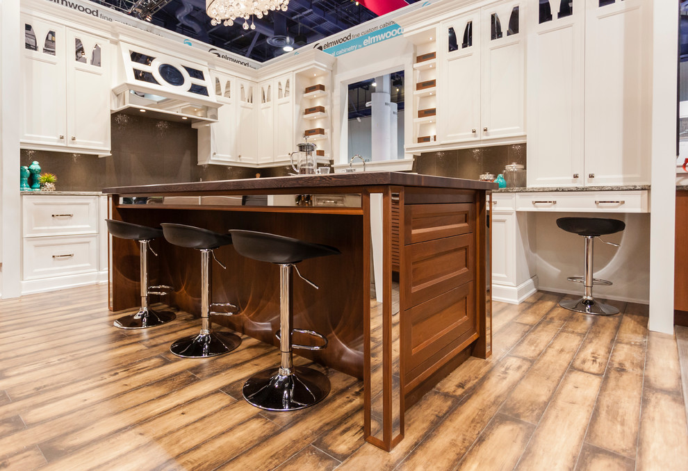 Transitional kitchen photo in Toronto