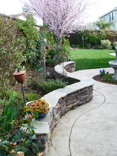Structural Elements contemporary-garden