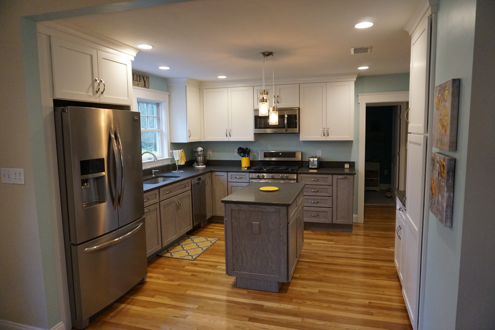Mid-sized transitional u-shaped medium tone wood floor eat-in kitchen photo in Boston with an undermount sink, shaker cabinets, gray cabinets, quartz countertops, black backsplash, stainless steel appliances and an island