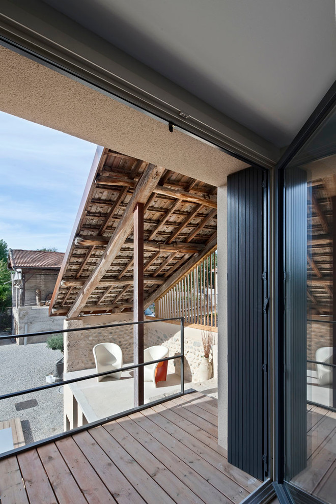 Design ideas for a contemporary sunroom in Grenoble.