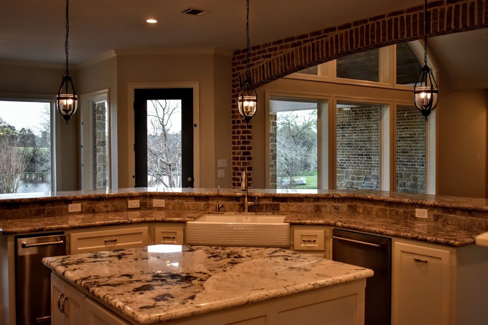 Photo of a country kitchen in Houston.