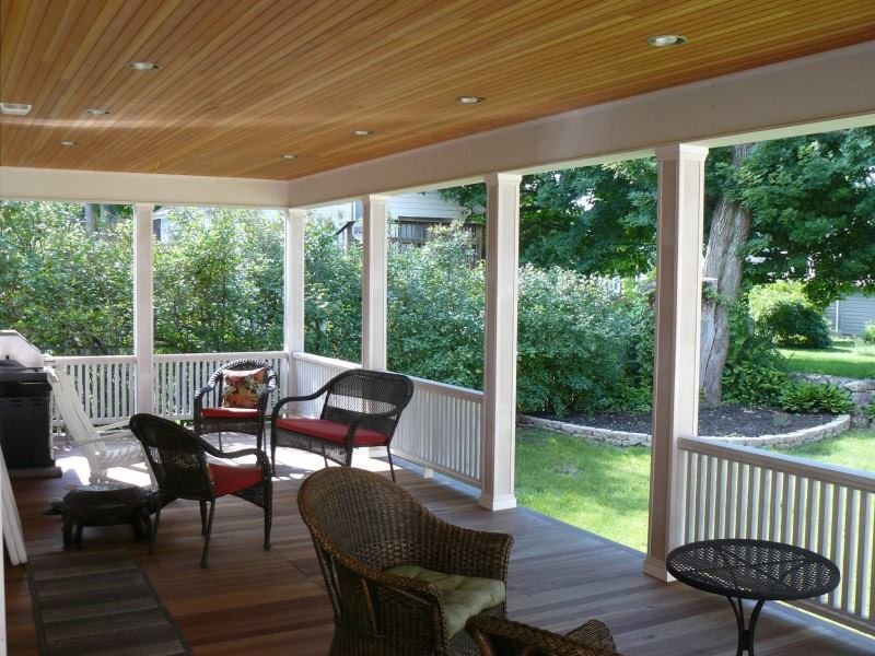 Photo of an arts and crafts side yard verandah in Burlington with decking.