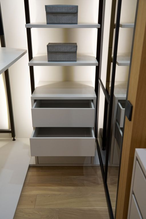 Модуль с выдвижными ящиками