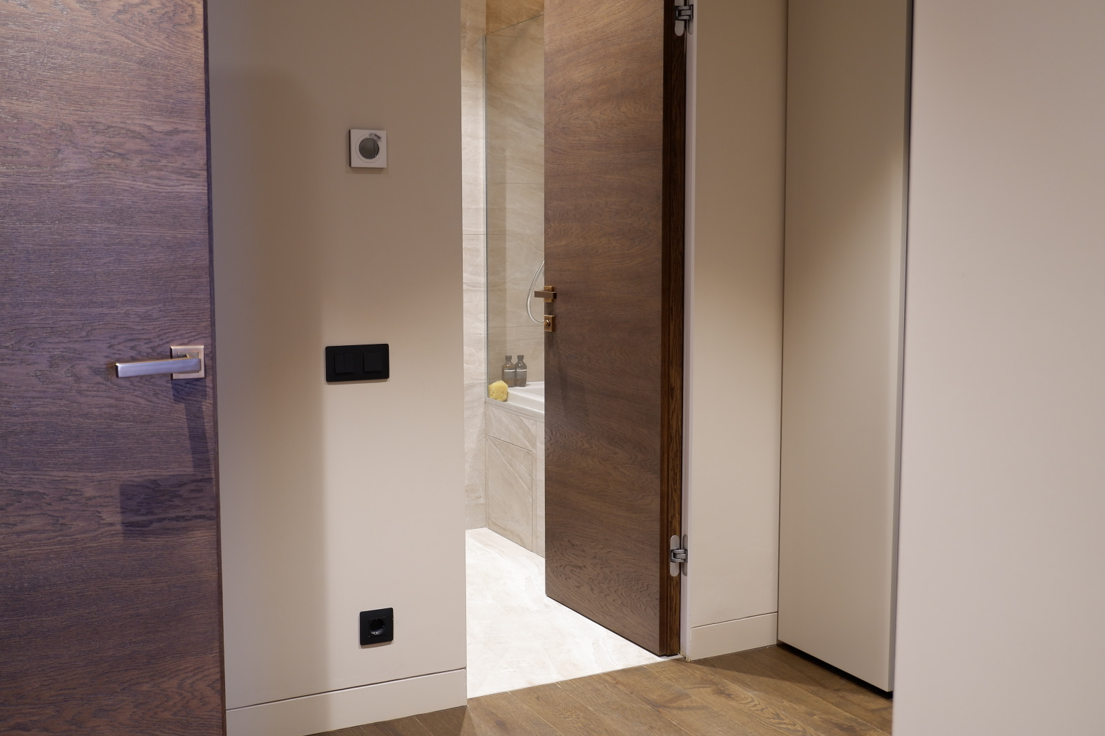 Двери Dorian в минималистичном проекте ЖК Soho + Noho @sohoplusnoho