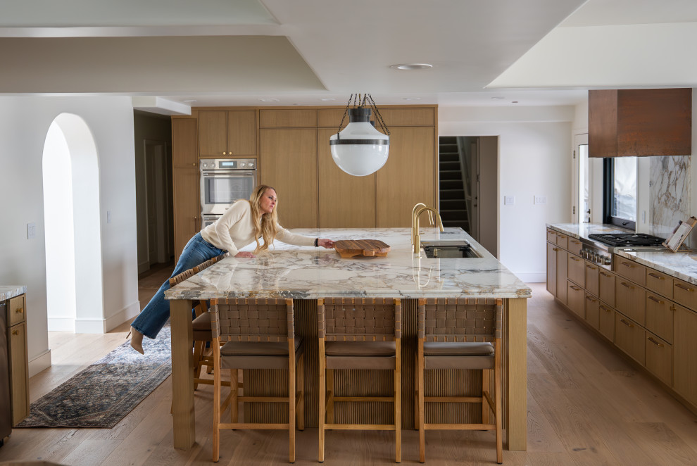 Example of a transitional kitchen design in Orange County