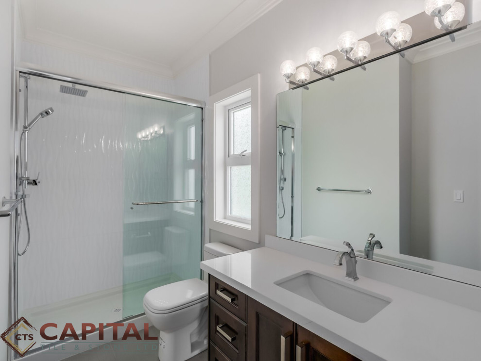 Источник вдохновения для домашнего уюта: главная ванная комната в стиле модернизм с белой плиткой