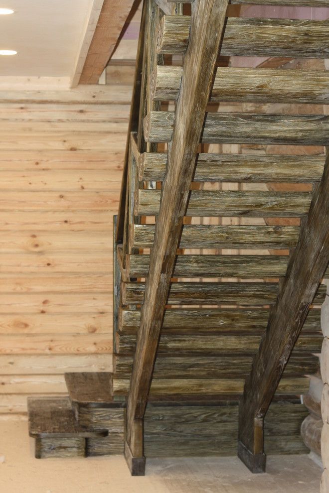 Лестница шале со старением, болотный цвет