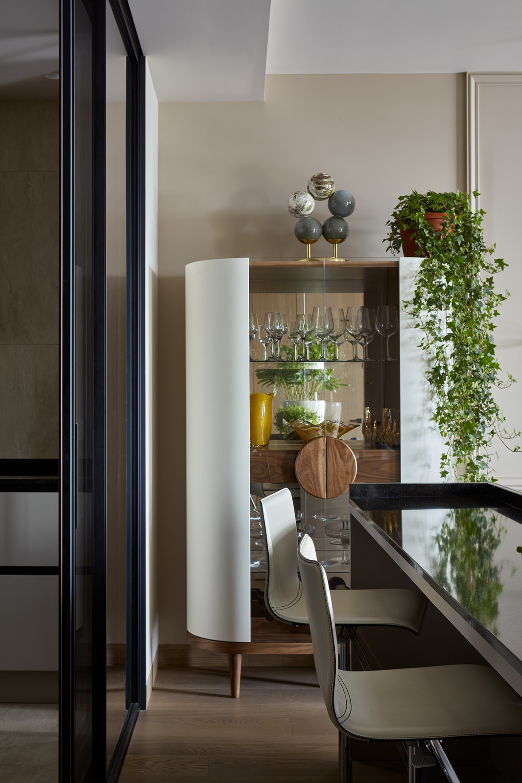 Живописная квартира.