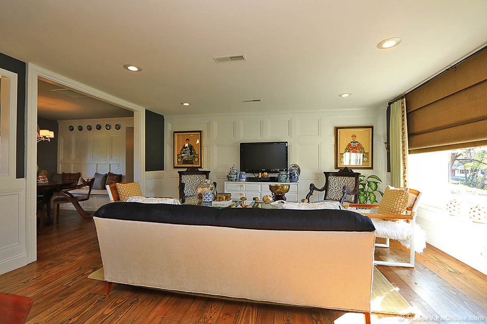 Eclectic home design photo in Chicago