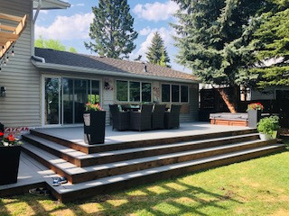 Example of a minimalist deck design in Calgary