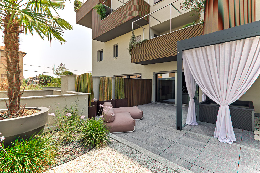 Appartamento flessibile con parete mobile e terrazzo abitabile – Milano Magenta