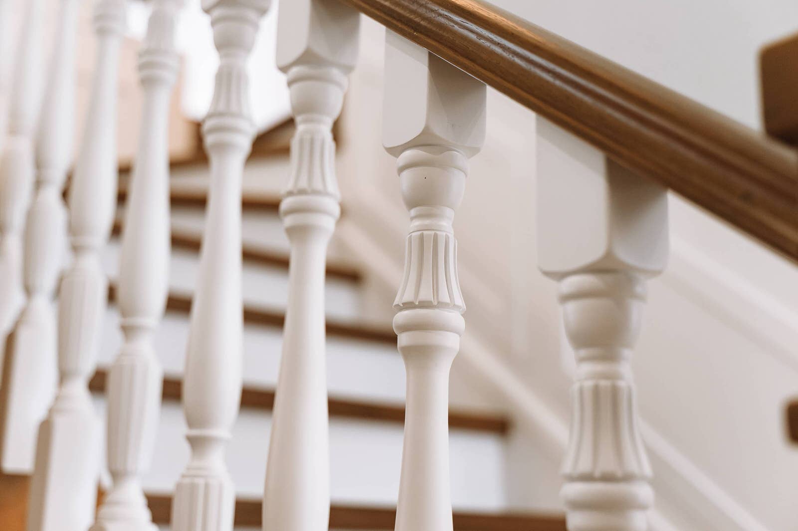 Проект 7 - Парадная дубовая лестница на второй этаж загородного дома