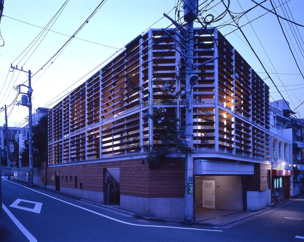 東京23区にある高級なモダンスタイルのおしゃれな大きな家の写真