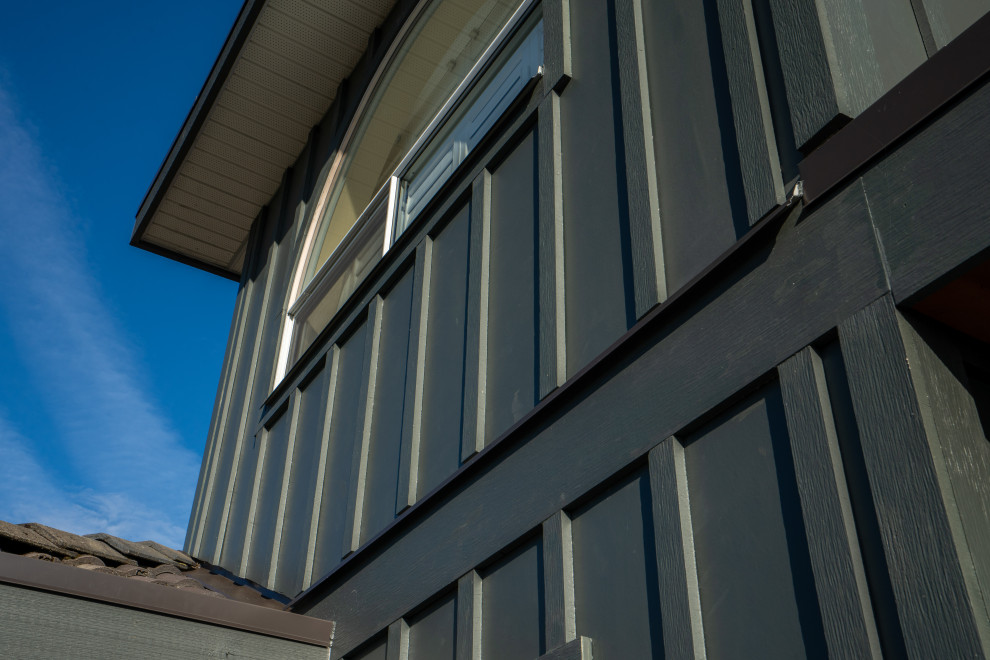 Design ideas for a mid-sized contemporary three-storey exterior in Vancouver with mixed siding.