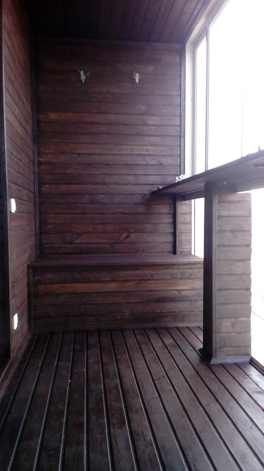 Обшивка балкона вагонкой