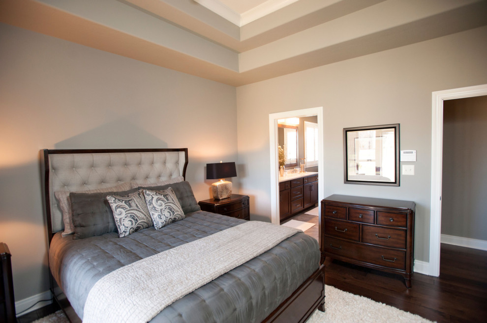 This is an example of a bedroom in Indianapolis.