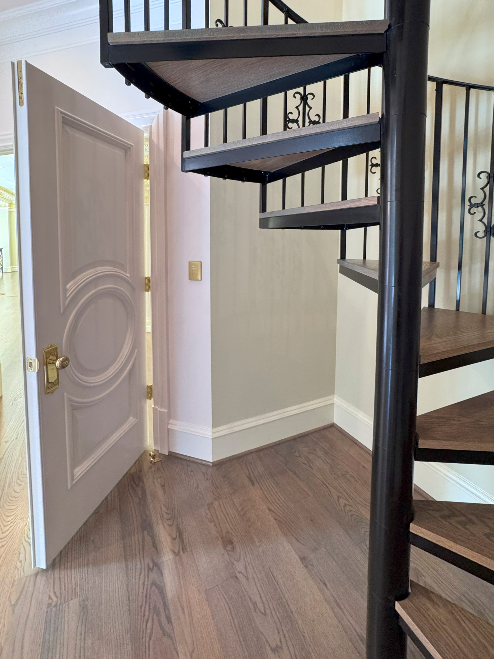 135_Vibrant Staircase with Touch of Historic Grandeur, Great Falls, VA 22066