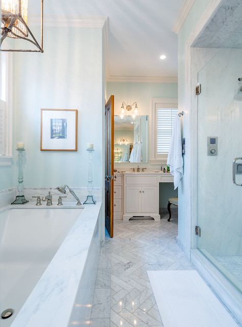 Riverfront Residence klassisch-badezimmer