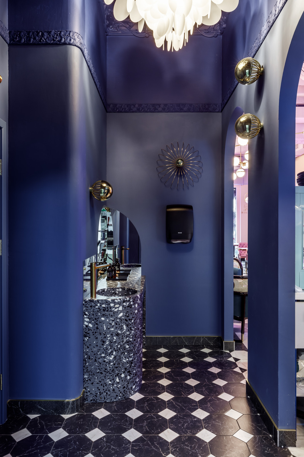 Гипсовая лепнина Аврора в проекте Николая Петрова