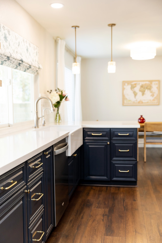 Transitional kitchen photo in Phoenix
