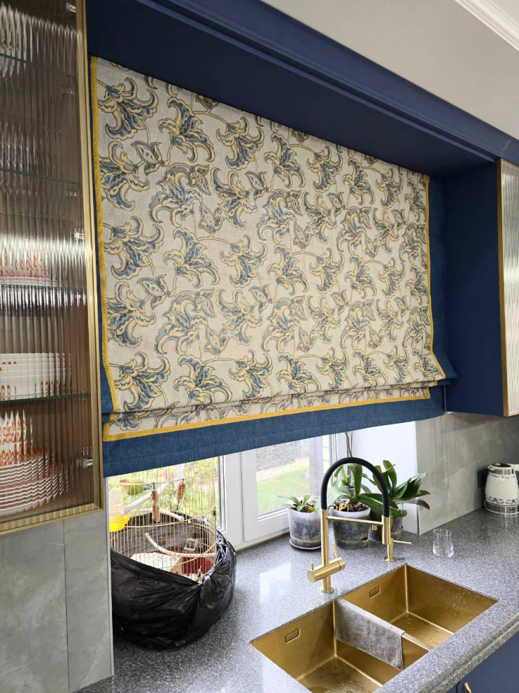 Римская штора на кухню, в рамочке