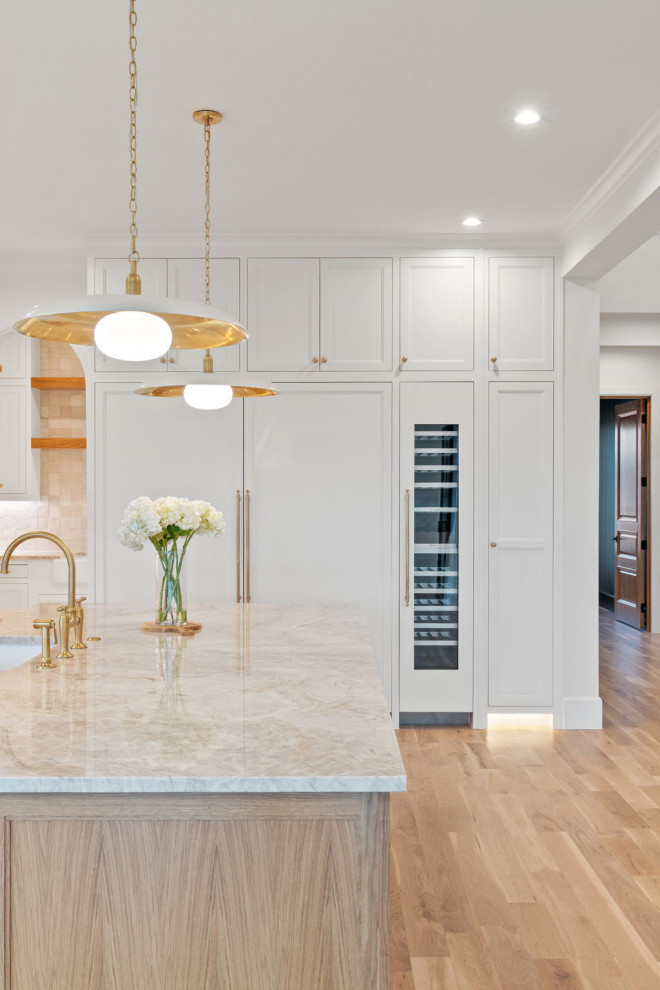 Kitchen - transitional kitchen idea in Dallas