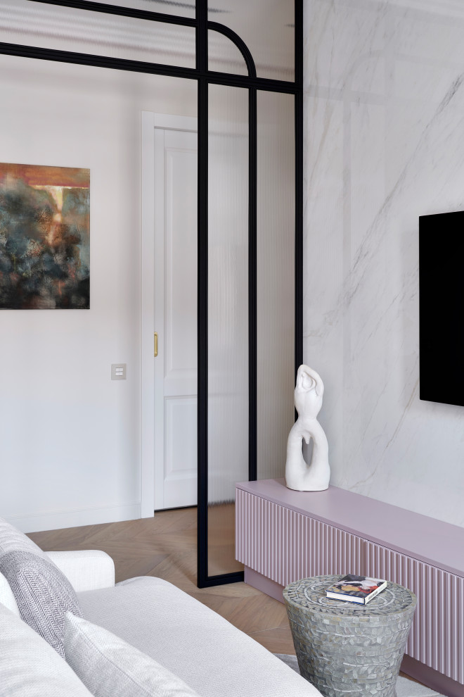 Нежная кухня-гостиная с розовой мебелью