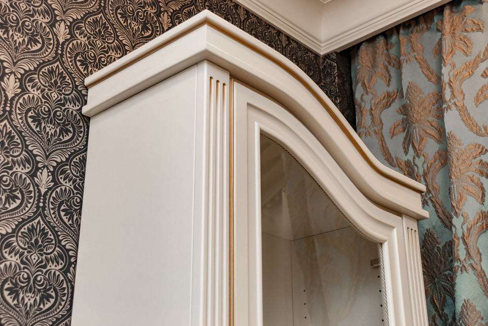 Комод в столовой