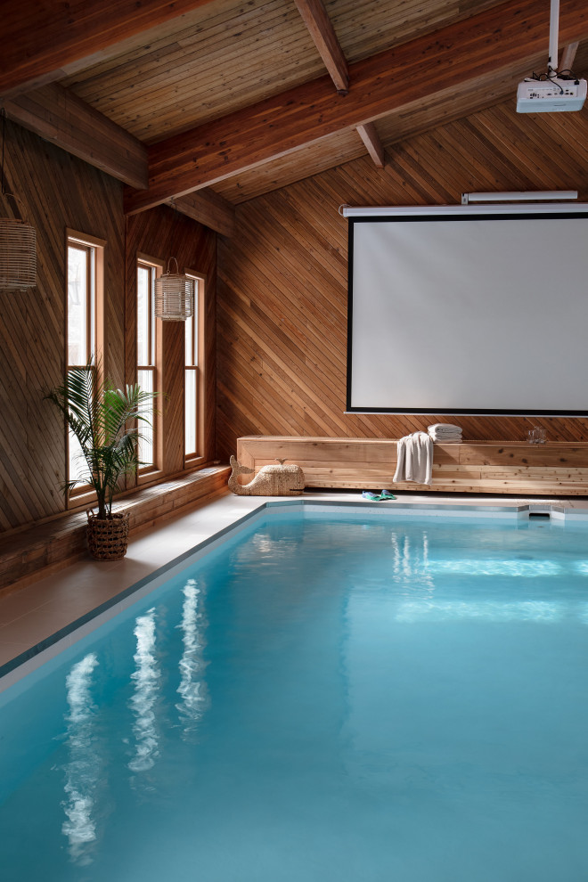 Foto di una grande piscina coperta naturale stile marinaro personalizzata con piastrelle