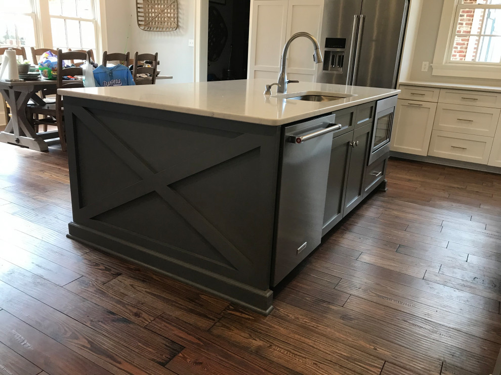 Kitchen - transitional kitchen idea