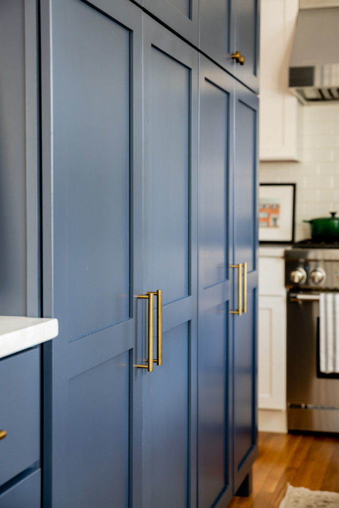 Transitional kitchen photo in Boston