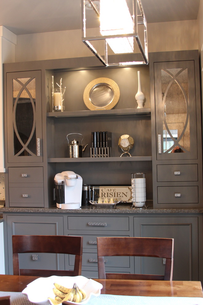 Transitional home design photo in Indianapolis