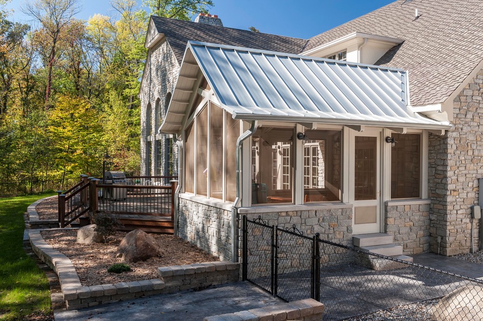 Traditional verandah in Indianapolis with a roof extension.