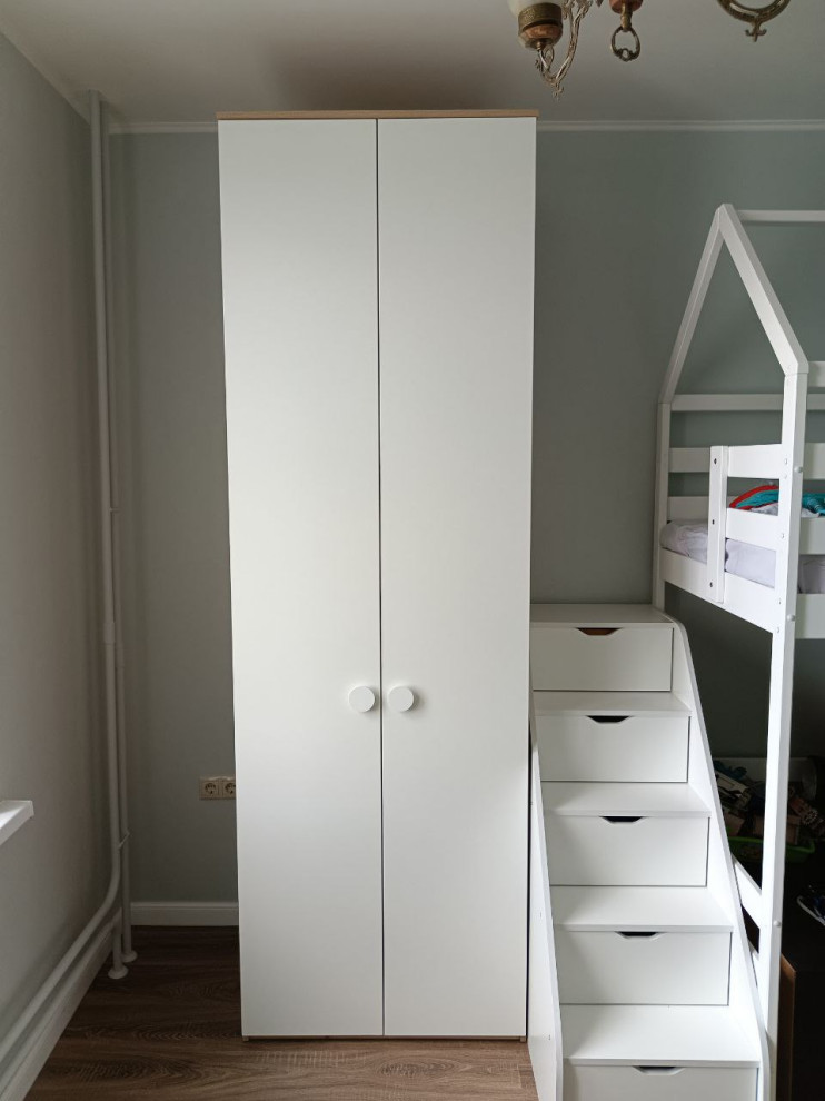 Распашные шкафы