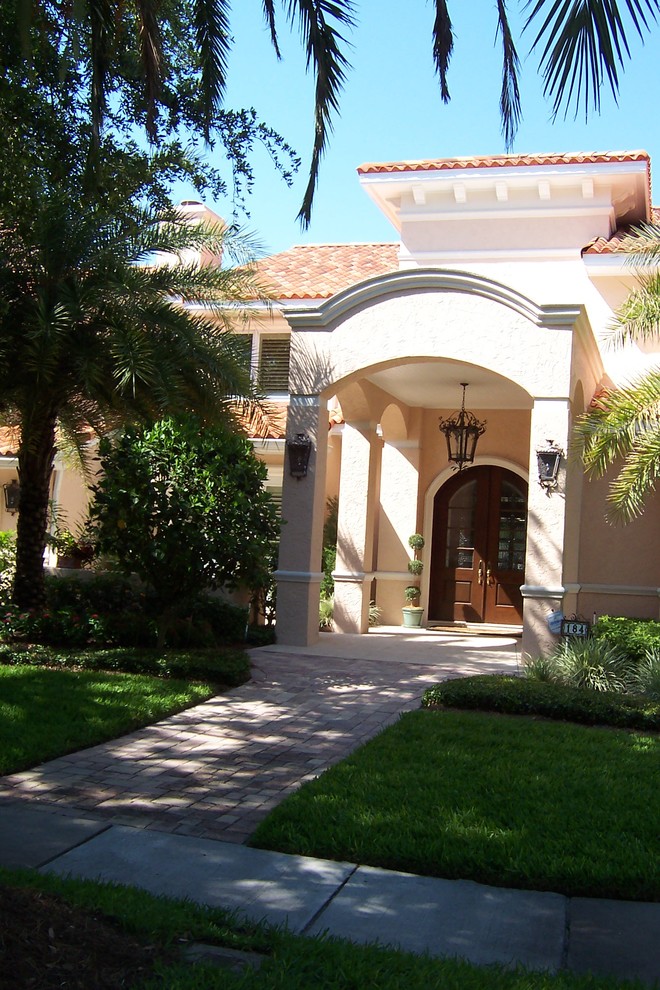 Mediterranean entryway in Tampa.
