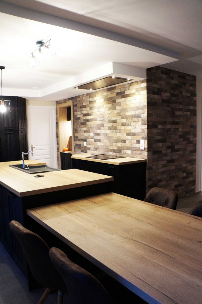 Inspiration for a large transitional single-wall open plan kitchen in Nantes with black cabinets, laminate benchtops, with island and brown benchtop.