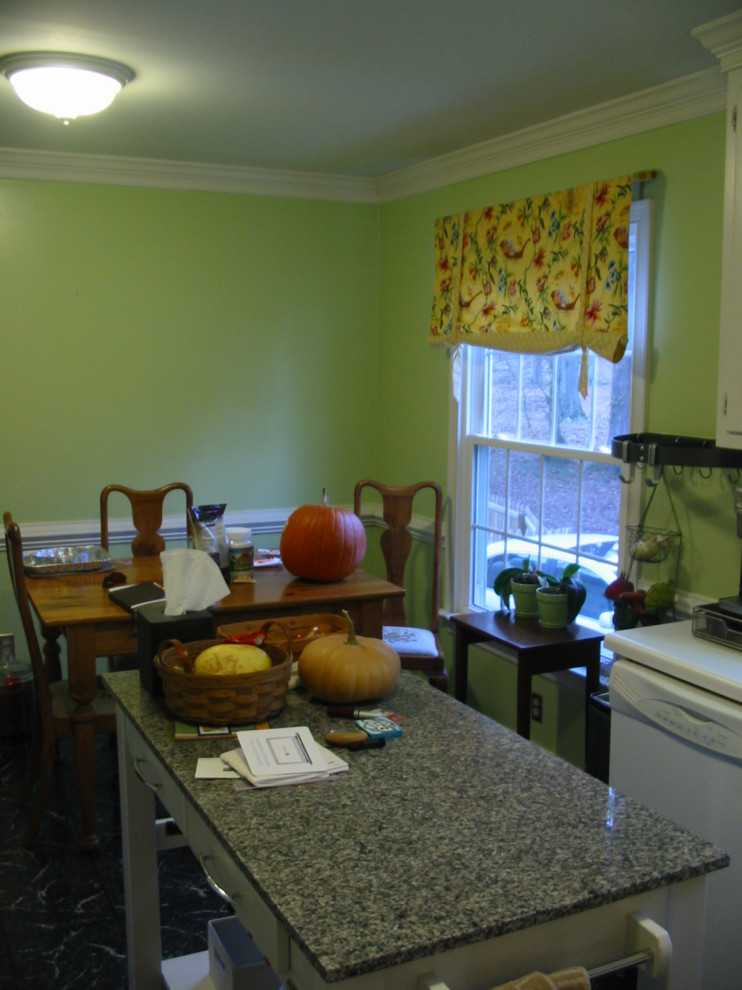 Transitional home design photo in Richmond