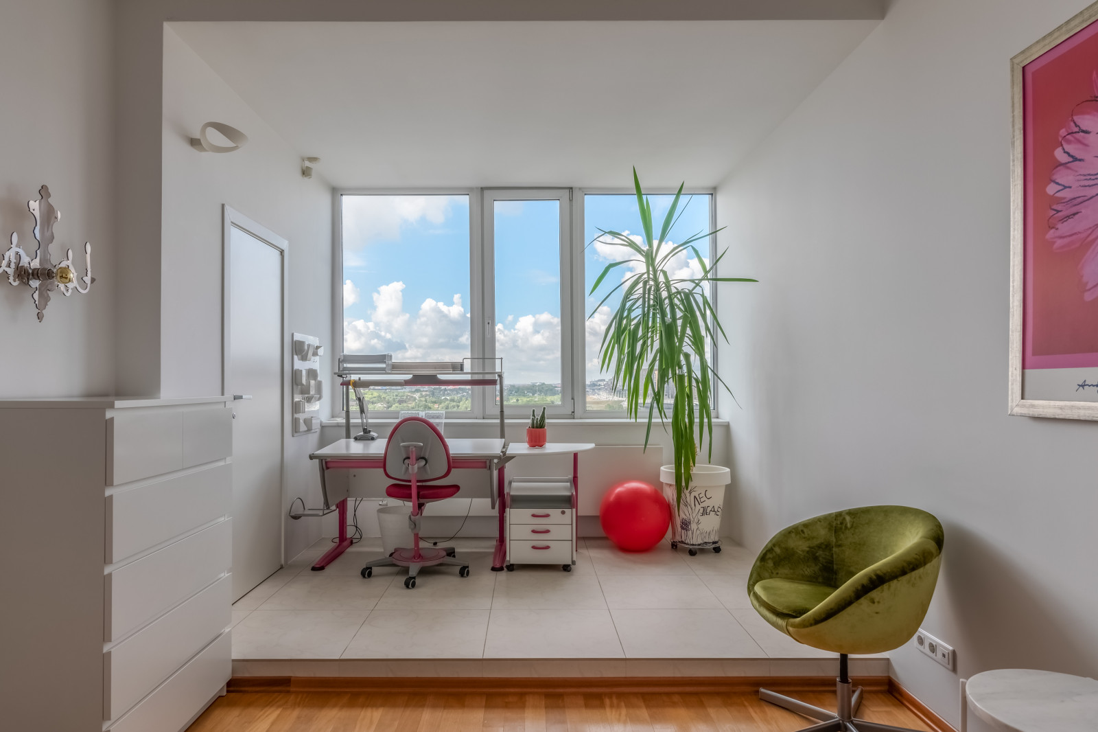 Квартира в г. Омск для проживания и отдыха с красивийшим видом