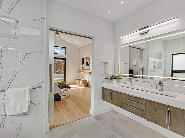 2 masters bathrooms remodel