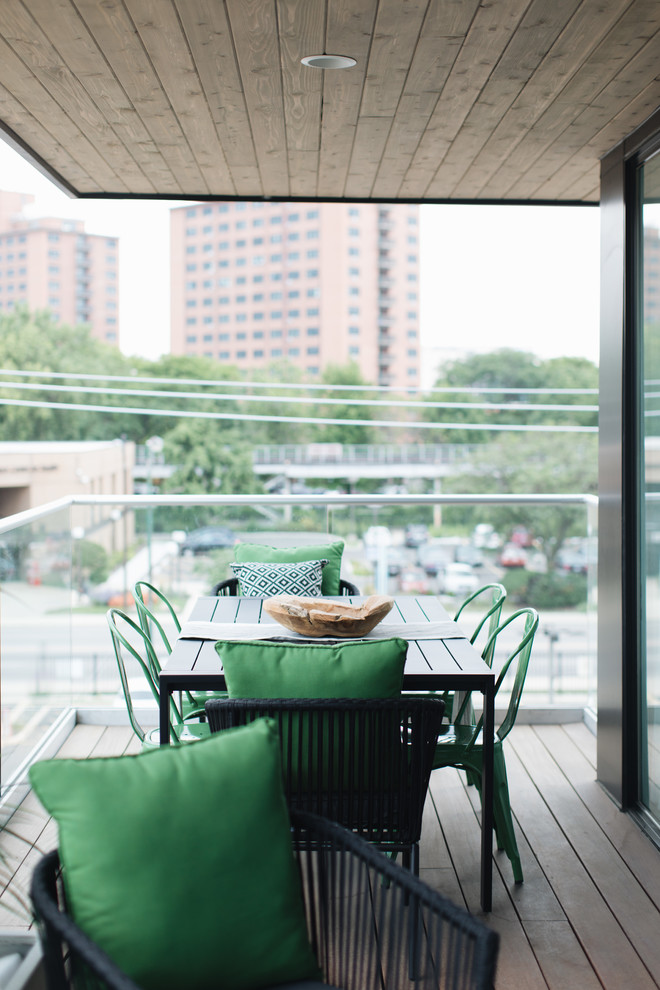Inspiration for a transitional home design remodel in Chicago